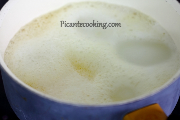 Masa de agua caliente para varenyky